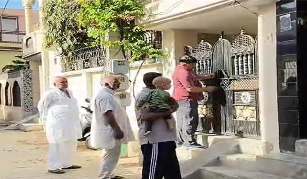 Read more about the article Rewari: मां, बेटा और बेटी ने Rewari में जहर खा लिया; ससुराल गई थी बाजार, घर पहुंचते ही बेहोशी, पति ने 3 महीने पहले की थी खुदकुशी