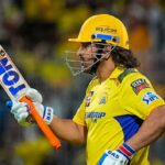 रवींद्र जडेजा ने फैंस के साथ की ‘छेड़खानी’, मैदान में आए धोनी, जानिए  पूरा मामला