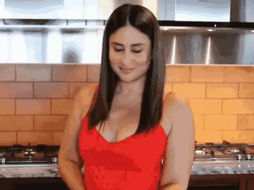 Read more about the article ‘प्रेग्नेंसी बाइबल’ पर करीना कपूर को एमपी हाईकोर्ट का नोटिस