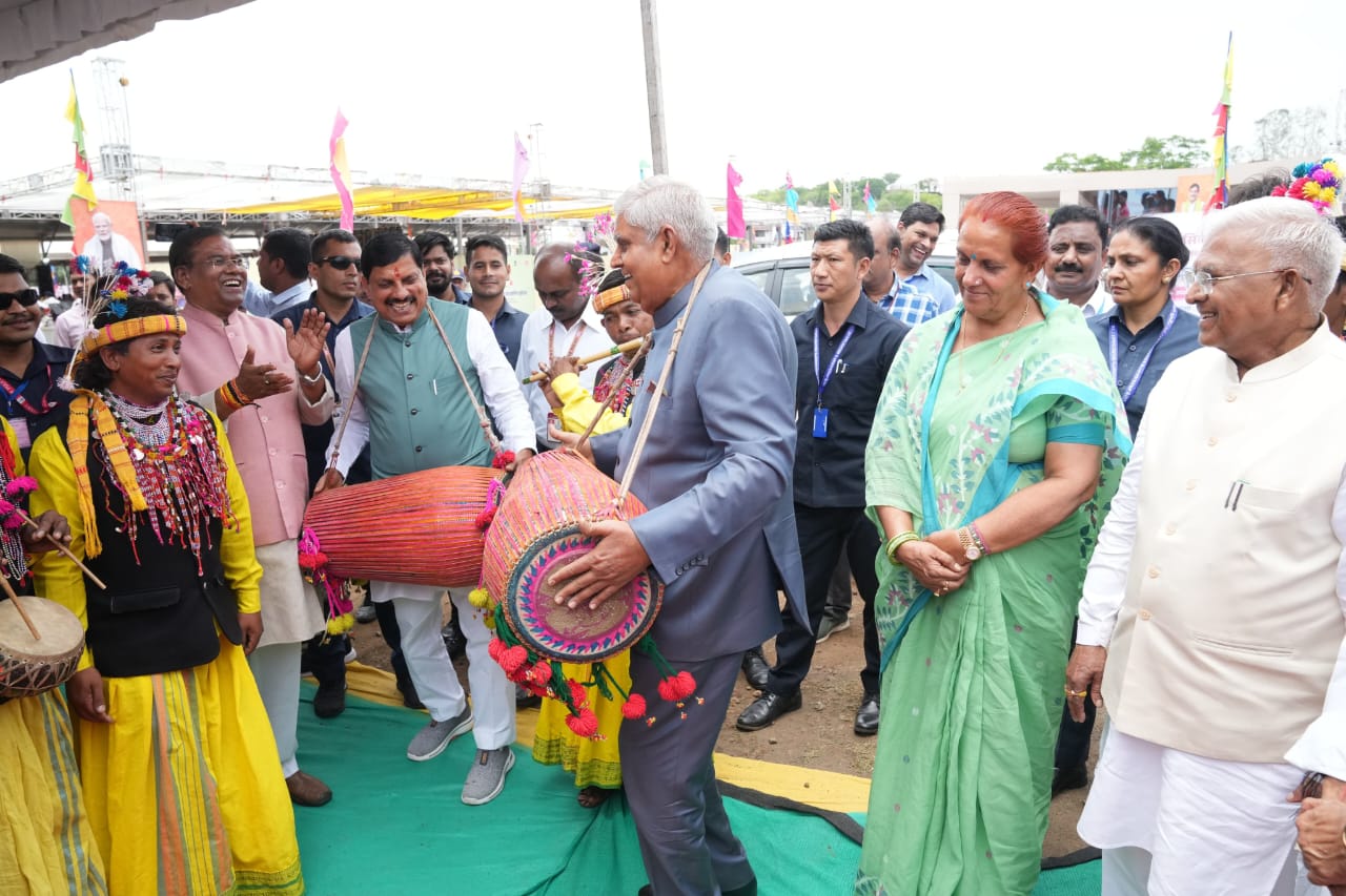 You are currently viewing CM मोहन यादव ने मुख्यमंत्री का दम दुनिया को दिखा दिया : उपराष्ट्रपति धनखड़