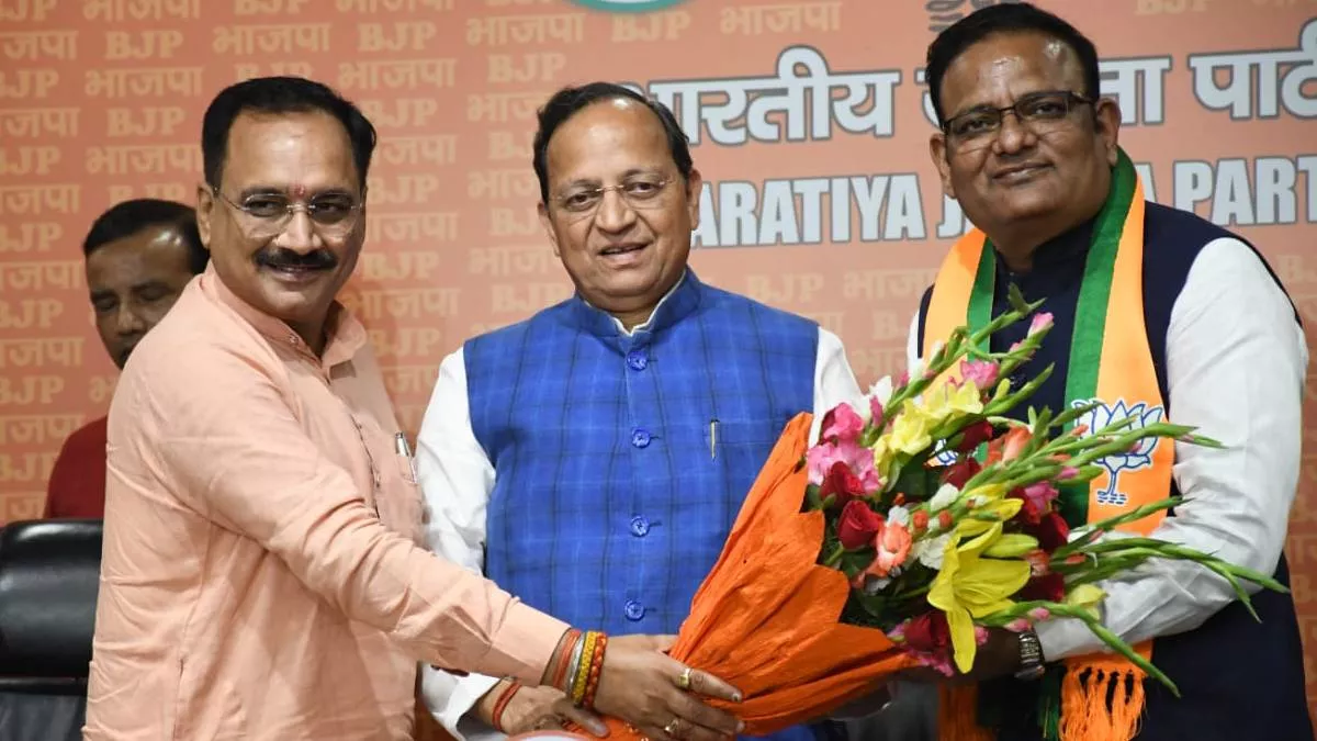 Read more about the article आप के विधायक और पूर्व मंत्री समेत कई पार्षद भाजपा में शामिल