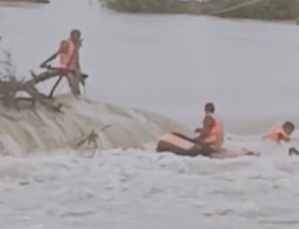 You are currently viewing भिंड : नदी के तेज बहाव में बहे SDRF के दो जवान, हुई मौत ; CM यादव ने किया बड़ा एलान