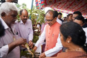 Read more about the article केंद्रीय कृषि मंत्री शिवराज सिंह चौहान का आंध्र प्रदेश दौरा, बाढ़ प्रभावित इलाकों का लिया जायजा; बोले – किसानों की हर तरह से की जाएगी मदद