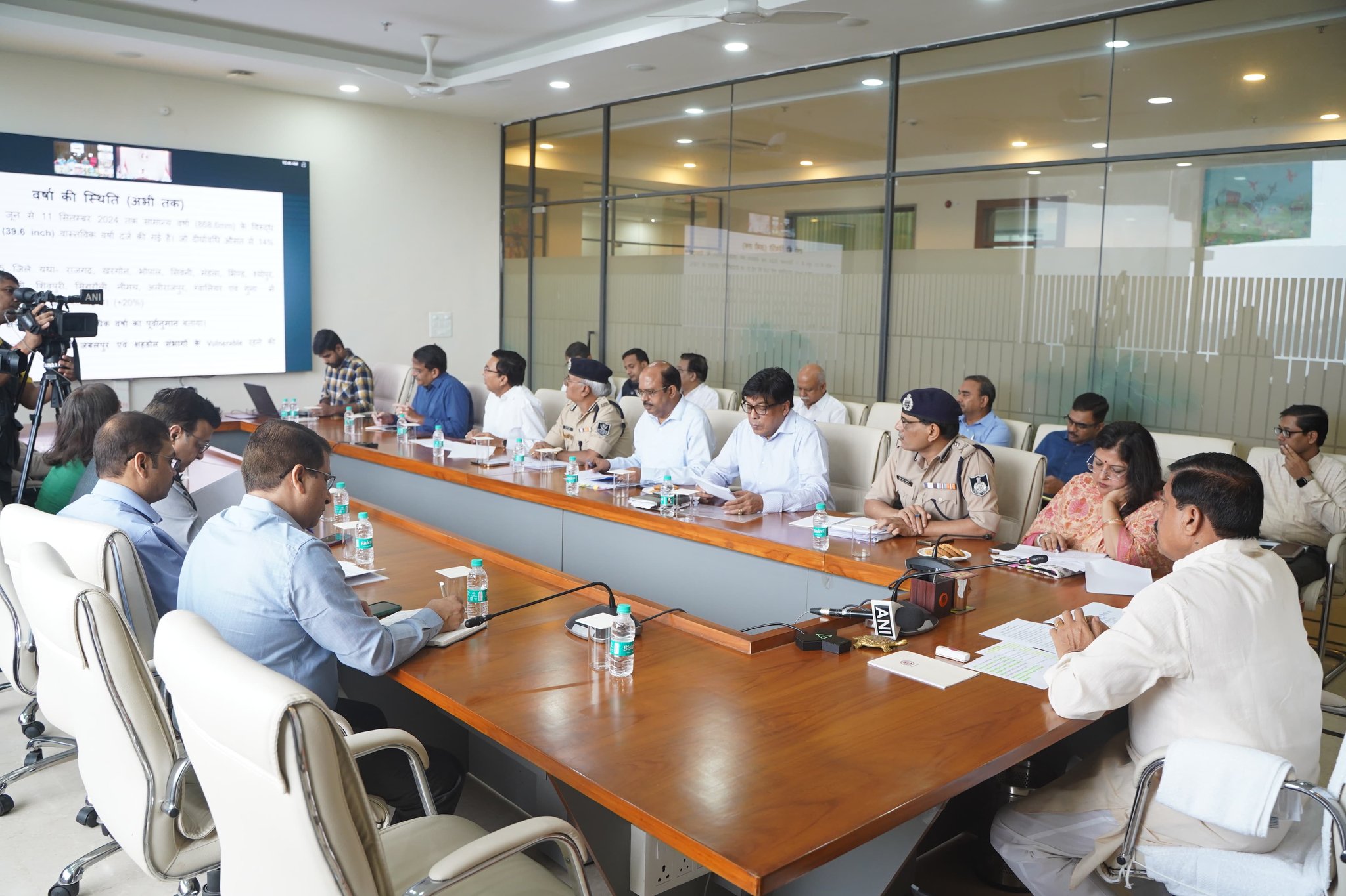 You are currently viewing CM यादव ने बुलाई Emergency Meeting: प्रदेश बाढ़ के हालातों से निपटने और राहत एवं बचाव कार्यों की समीक्षा कर दिए जरूरी दिशा निर्देश