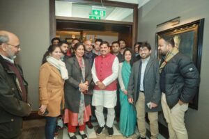 Read more about the article मुख्यमंत्री डॉ. मोहन यादव इंग्लैंड और जर्मनी दौरा: लंदन पहुंचने पर हुआ CM का जोरदार स्वागत, आज प्रवासी भारतीयों और फ्रेंड्स ऑफ एमपी के साथ करेंगे निवेश पर चर्चा