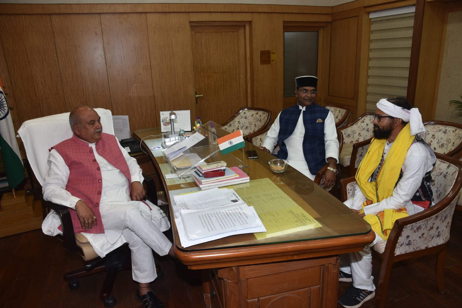 You are currently viewing धरने के बीच अचानक विधानसभा अध्यक्ष से मिले विधायक डोडियार! देर रात मंत्री से हुई मुलाकात और धरने पर लगा विराम, करीब 9 घंटे बाद BAP विधायक ने तोड़ा अपना मौन व्रत