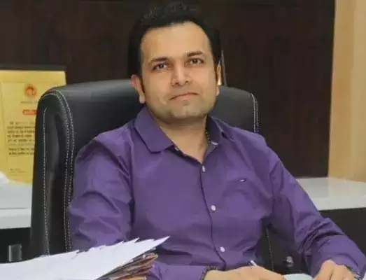 Read more about the article केंद्र में बदलाव: MP के IAS अधिकारी आकाश त्रिपाठी बने ऊर्जा विभाग में एडिशनल सेक्रेटरी, रूही खान का भोपाल लौटना तय