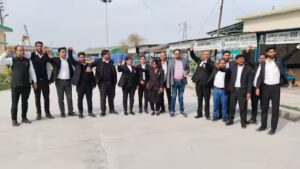 Read more about the article MP में वकीलों का महाआंदोलन! अधिवक्ता अधिनियम के खिलाफ हाईकोर्ट से लेकर जिलों तक ठप रहेगा न्यायिक कामकाज, हड़ताल पर उतरे वकील; सरकार को दी चेतावनी