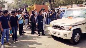 Read more about the article इंदौर में दो स्कूलों को बम से उड़ाने की धमकी, मचा हड़कंप: 8:54 AM पर आया खौफनाक ईमेल, पुलिस और बम स्क्वॉयड ने संभाला मोर्चा …