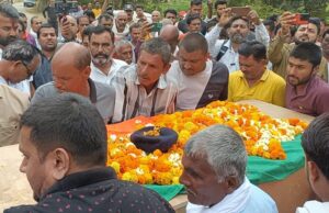 Read more about the article मऊगंज हिंसा: एएसआई रामचरण गौतम को शहीद का दर्जा, सीएम का ऐलान; कहा – परिवार को मिलेगी 1 करोड़ की आर्थिक मदद और सरकारी नौकरी