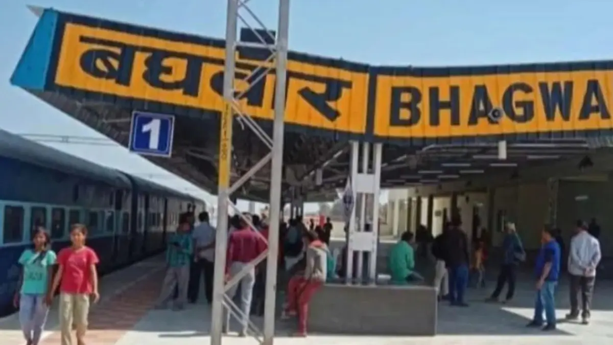 Read more about the article 40 साल बाद सपना साकार: ललितपुर-सिंगरौली रेल परियोजना को मिली गति, पहली बार सीधी पहुंची ट्रेन; लोगों ने जताई खुशी!