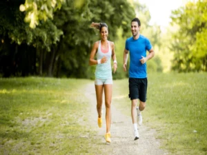 Read more about the article क्या रोजाना 30 मिनट तेज चलना आपकी सेहत के लिए काफी है? जानें सच