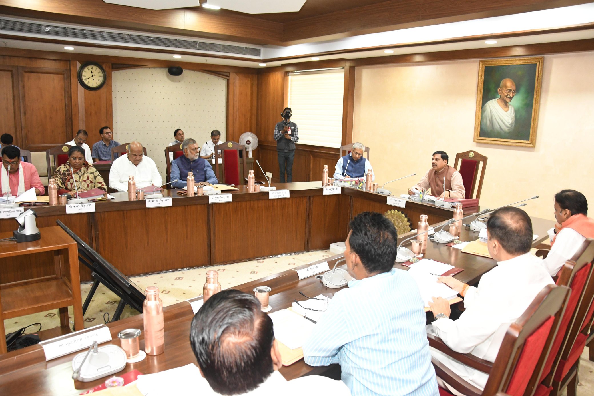 Read more about the article मप्र कैबिनेट का बड़ा फैसला: अब कन्याओं की शादी के लिए 55 हज़ार की सरकारी मदद, बफर ज़ोन के विकास के लिए 145 करोड़ मंजूर; गर्मी में पेयजल संकट से निपटने को लेकर CM ने मंत्रियों को दिए कड़े निर्देश