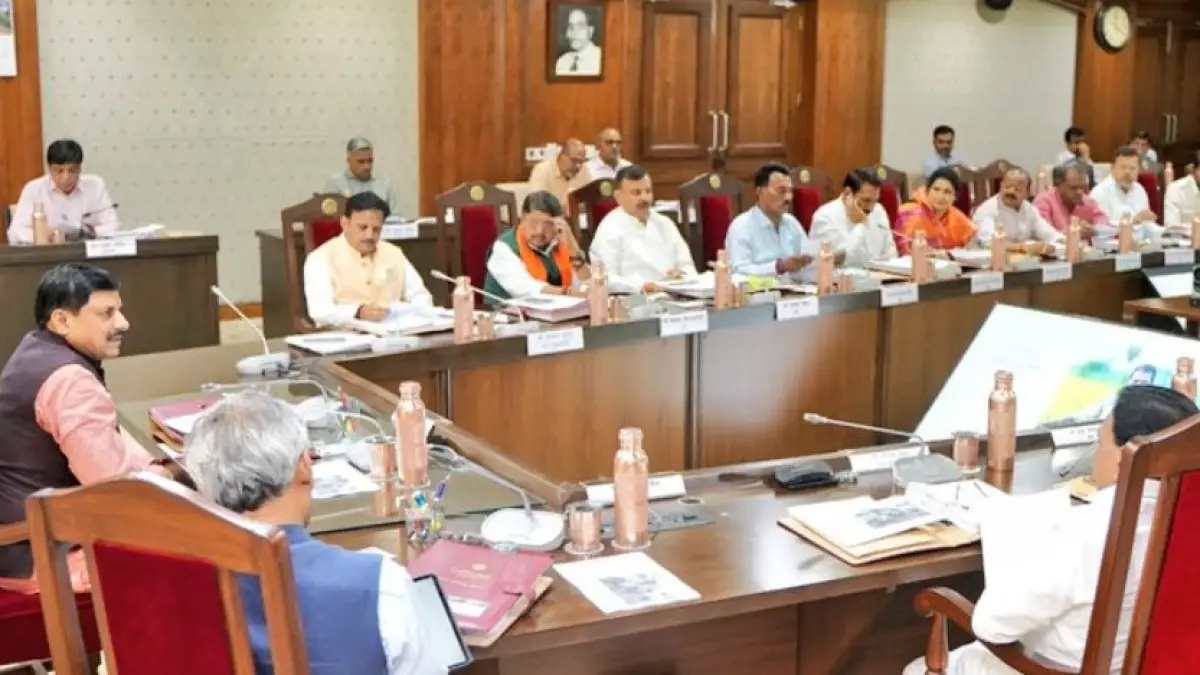 Read more about the article मध्यप्रदेश सरकार का बड़ा फैसला: किसानों की आय बढ़ाने के लिए ‘कृषक कल्याण मिशन’ की होगी शुरुआत, डॉ. मोहन यादव की कैबिनेट बैठक में हुआ ऐलान; अब एकजुट होंगे कृषि से जुड़े सभी विभाग