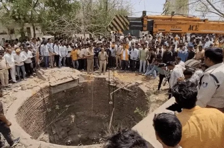 Read more about the article मंदसौर में भीषण सड़क हादसा: वैन कुएं में गिरने से 12 लोगों की मौत, 4 को सुरक्षित निकाला; प्रधानमंत्री और मुख्यमंत्री ने जताया शोक!