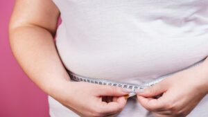 Read more about the article वजन घटाने के लिए घर पर अपनाएं ये 5 असरदार घरेलू ड्रिंक्स, बिना डाइटिंग और जिम के भी दिखेगा फर्क!