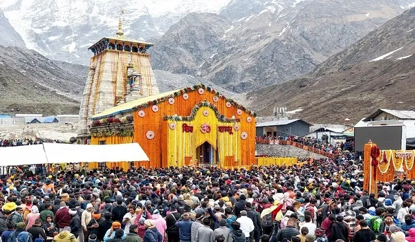 You are currently viewing केदारनाथ धाम में खुले कपाट, भक्तों ने अखंड ज्योति के साथ किए बाबा केदार के दर्शन: पहले ही दिन करीब 10 हजार श्रद्धालु पहुंचे केदारनाथ, 4 मई को खोले जाएंगे बद्रीनाथ धाम के कपाट