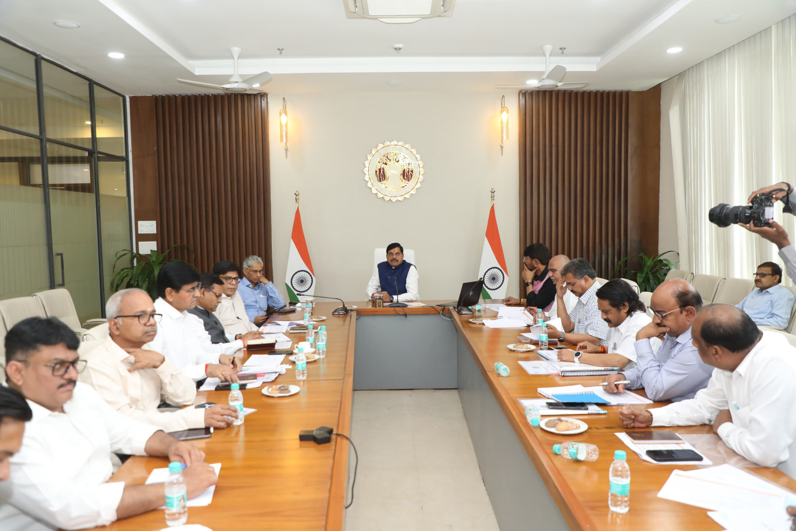 You are currently viewing मुख्यमंत्री डॉ. मोहन यादव की पहल से मध्यप्रदेश बनेगा डेयरी सेक्टर में अग्रणी राज्य, मुख्यमंत्री डॉ. मोहन यादव ने राष्ट्रीय डेयरी विकास बोर्ड के साथ की समीक्षा बैठक; दुग्ध उत्पादन 20% तक पहुंचाने का लक्ष्य!