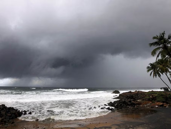 Read more about the article 16 साल में 8 दिन पहले केरल पंहुचा मानसून, 2009 के बाद पहली बार ऐसा हुआ: केरल-कर्नाटक के समुद्री इलाकों में अलर्ट, 27 मई तक मछली पकड़ने पर रोक!