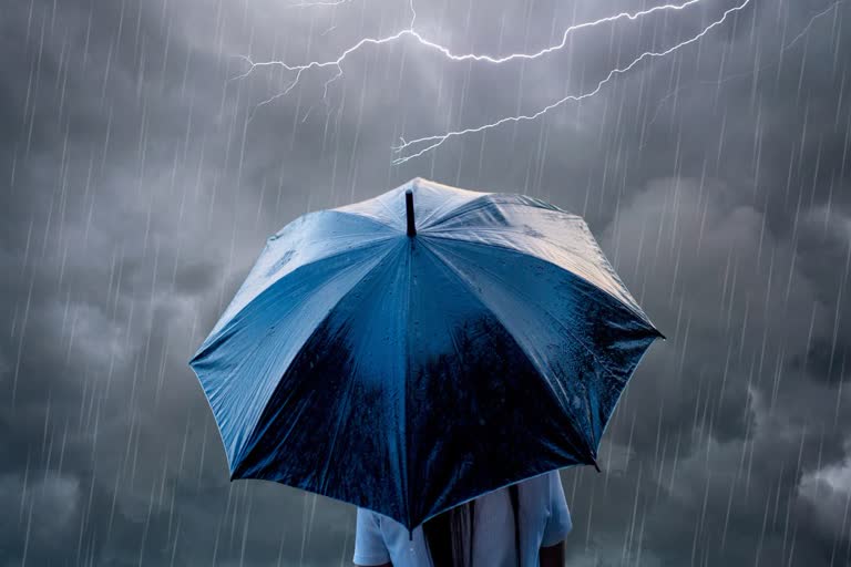 You are currently viewing मध्यप्रदेश में गर्मी नहीं, बारिश ने मचाया कहर: 139 साल का रिकॉर्ड टूटा, 27 से ज्यादा जिलों में अलर्ट जारी!