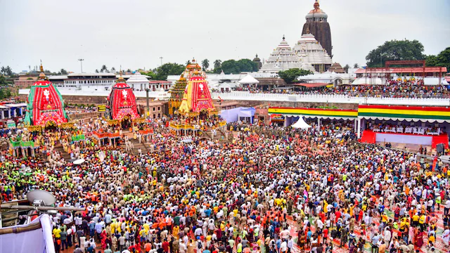 Read more about the article पुरी में जगन्नाथ रथयात्रा के दौरान भगदड़: 3 श्रद्धालुओं की मौत, 50 से अधिक घायल; CM ने मांगी माफी, जांच के आदेश!