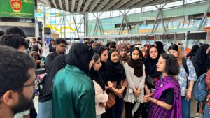 Read more about the article ऑपरेशन सिंधु: युद्ध के बीच तीन दिन में 1100 से ज़्यादा भारतीयों की घर वापसी, लौटे छात्रों ने कहा- शुक्रिया मोदी सरकार!