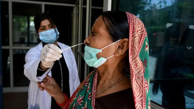 You are currently viewing भारत में कोरोना की वापसी! 20 दिनों में 58 गुना बढ़े केस, 4 नए वैरिएंट्स की दस्तक ने बढ़ाई चिंता; स्कूलों से लेकर अस्पतालों तक अलर्ट