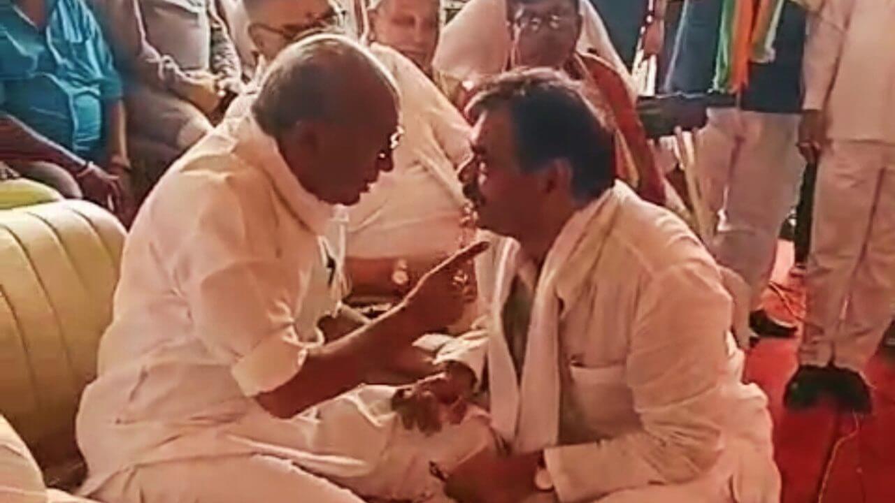 Read more about the article जबलपुर में ‘जयहिंद सभा’ में मंच पर नहीं बैठे थे दिग्विजय सिंह, अब FB पोस्ट के जरिए बताई वजह: बोले – मंच पर नहीं, संगठन के बीच रहूंगा!