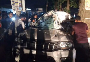 Read more about the article राजस्थान लौट रहे परिवार पर टूटा कहर: गाय को बचाते वक्त स्कॉर्पियो पेड़ से टकराई, चार की मौके पर मौत