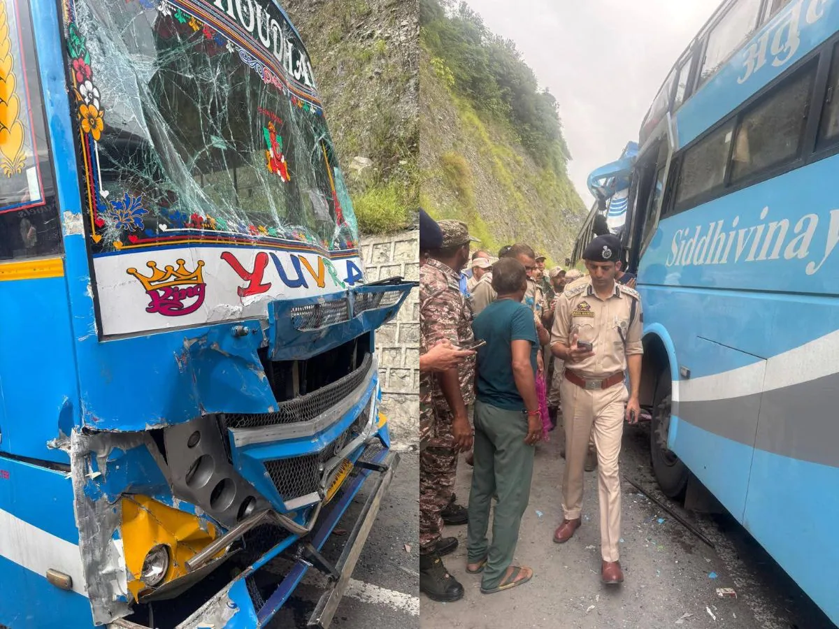 Read more about the article अमरनाथ यात्रा में हादसा: कुलगाम में श्रद्धालुओं की 3 बसों की हुई टक्कर, 10 से ज्यादा घायल; मची अफरातफरी