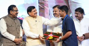 Read more about the article डिजिटल शिक्षा की ओर कदम: मेधावी छात्रों को सरकार से लैपटॉप के लिए मिली सहायता राशि, सीएम डॉ. मोहन यादव ने 238 करोड़ रुपए किए छात्रों को ट्रांसफर!