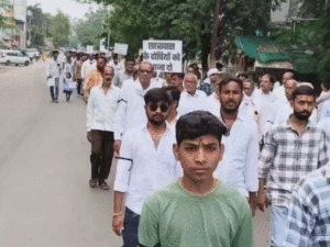 Read more about the article हरदा बंद: राजपूत समाज की मौन न्याय यात्रा में उमड़ा जनसैलाब, पुलिस बर्बरता के खिलाफ 7 हजार लोगों ने किया शांतिपूर्ण विरोध; व्यापारियों ने भी किया समर्थन!