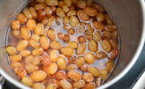 Read more about the article किशमिश और खजूर से एनीमिया की चिंता से निज़ात: नेचुरल आयरन पाने का पौष्टिक तरीका