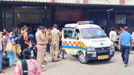 Read more about the article अफवाह ने ली जान! हरिद्वार के मनसा देवी मंदिर में करंट की अफवाह से मची भगदड़, 6 श्रद्धालुओं की मौत और दर्जनों श्रद्धालु घायल; हादसे के बाद मंदिर बंद!