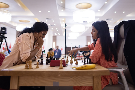 Read more about the article चेस वर्ल्ड कप में भारतीय महिला खिलाड़ियों का ऐतिहासिक प्रदर्शन, दिव्या देशमुख और कोनेरू हम्पी सेमीफाइनल में पहुँचीं