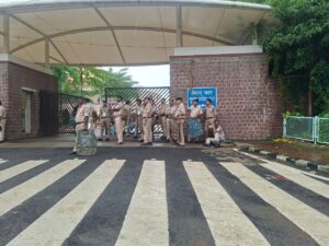 Read more about the article सख्त सुरक्षा घेरे में विधानसभा: मानसून सत्र से पहले पूरी तरह सील हुआ परिसर, नारेबाजी और प्रदर्शन पर भी बैन!