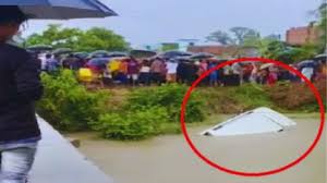 Read more about the article गोंडा में भीषण हादसा: बोलेरो के सरयू नहर में गिरने से एक ही परिवार के 11 लोगों की दर्दनाक मौत, मंदिर दर्शन को निकले थे सभी