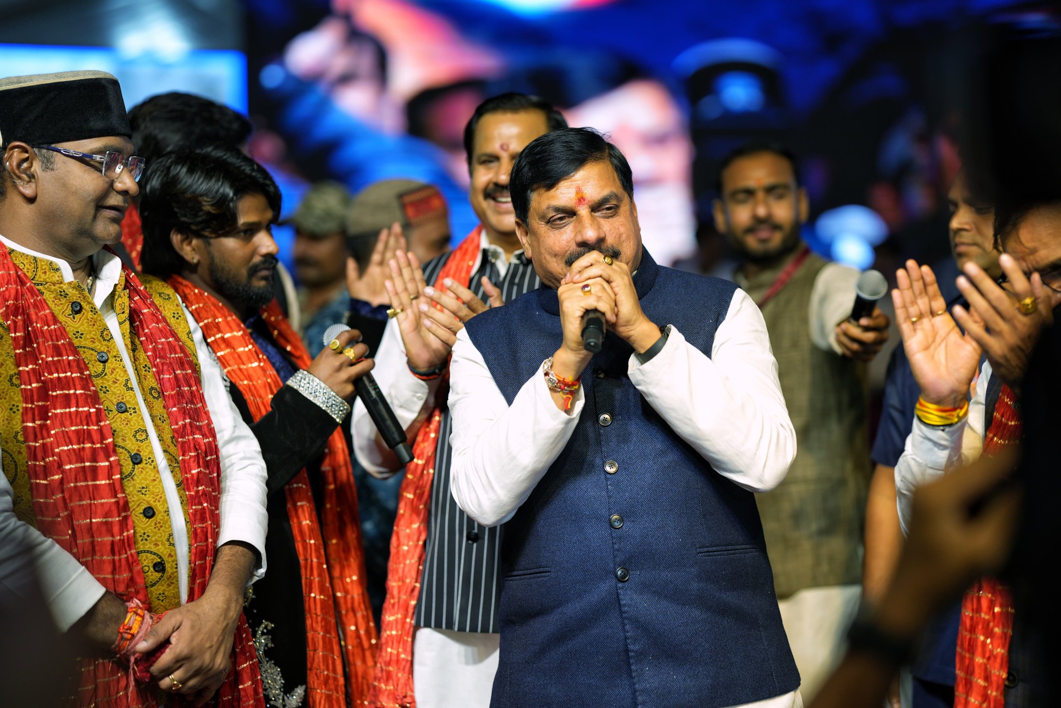 You are currently viewing भोपाल में जन्माष्टमी धूमधाम: CM मोहन यादव ने गाए भजन, सुनील शेट्टी बोले – ‘भोपाल वालों मैं तुम्हें भूल जाऊं, ये हो नहीं सकता’