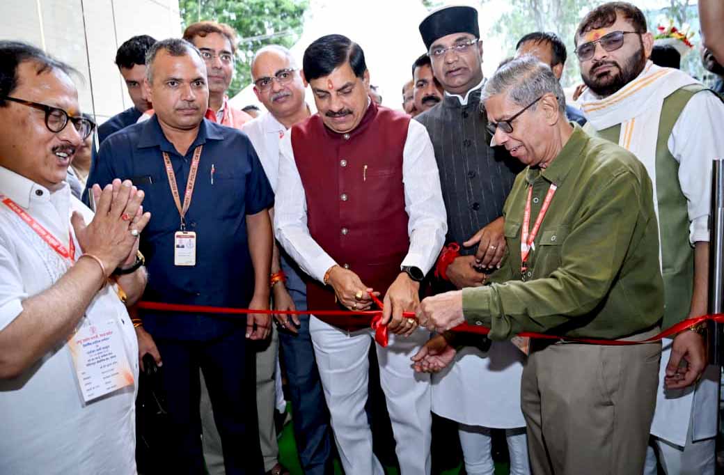 You are currently viewing अब लाड़ली बहनों को मिलेंगे 5 हजार रुपए! मुख्यमंत्री डॉ. मोहन यादव ने भोपाल में किया ‘उद्यम सेतु’ का लोकार्पण, महिला श्रमिकों के लिए की बड़ी घोषणा; सरकार जोड़ेगी 5 हजार रुपए, आय होगी 13 हजार तक!