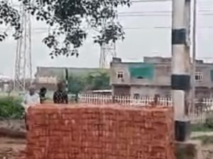 Read more about the article मुरैना में वर्चस्व की जंग ने ली हिंसक मोड़, दो पक्षों में ताबड़तोड़ फायरिंग: रेलवे फाटक के पास चलीं 11 गोलियां, महिला को लगी दो, ग्वालियर रेफर; पुलिस ने दर्ज किया मामला, जांच शुरू!