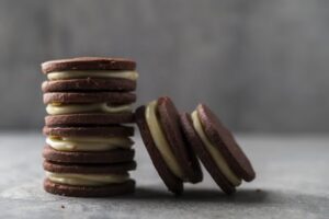 Read more about the article बच्चों को क्यों नहीं देने चाहिए क्रीम वाले बिस्कुट? जानें इनके खतरनाक असर