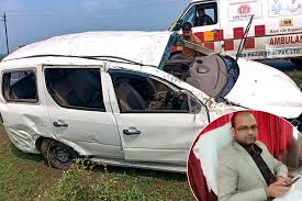 Read more about the article इंदौर के अपर कलेक्टर रिंकेश वैश्य का परिवार सड़क हादसे में घायल, बेटा ग्वालियर रेफर: गाय को बचाने में पलटी थी अपर कलेक्टर की कार, 7 लोग घायल!