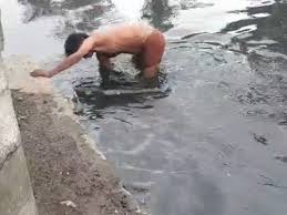 Read more about the article इंदौर में आस्था पर चोट: प्राचीन मंदिर की मूर्तियां उखाड़कर कान्ह नदी में फेंकीं, इलाके में तनाव; 15 अगस्त को भी मंदिर से मिले थे मवेशियों के अवशेष, हिंदू संगठनों का फूटा गुस्सा!