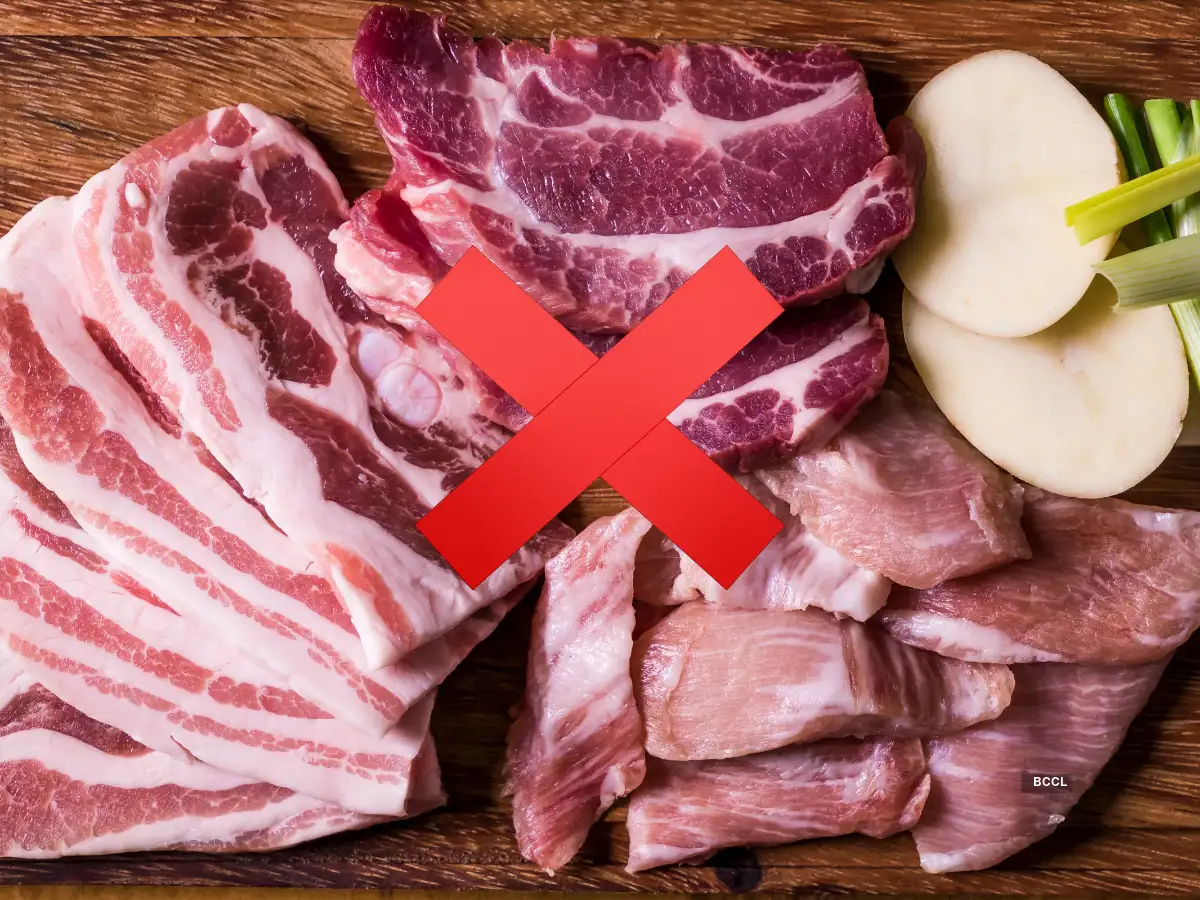 Read more about the article स्वतंत्रता दिवस पर मीट बैन का विवाद: महाराष्ट्र से तेलंगाना तक गरमाई बहस, हाईकोर्ट ने मांगा स्पष्टीकरण!