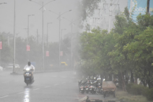 Read more about the article MP में मानसून फिर एक्टिव: 12 जिलों में Heavy Rain Alert, देवास-बुरहानपुर में 8 इंच तक पानी गिरने की संभावना