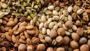 Read more about the article हेल्दी रहना है? जानिए कौन सा ड्राई फ्रूट कब खाना है सबसे फायदेमंद