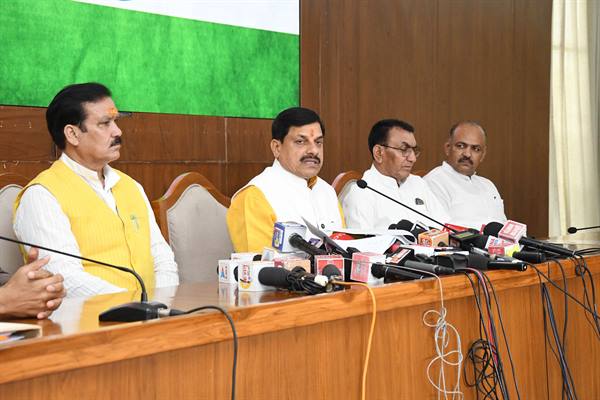 You are currently viewing मुख्यमंत्री डॉ. मोहन यादव ने बड़वानी को दी 60 करोड़ की सौगात — नशामुक्त समाज और जनजातीय विकास पर बोले, “सरकार और समाज की साझेदारी ही असली परिवर्तन की शक्ति है