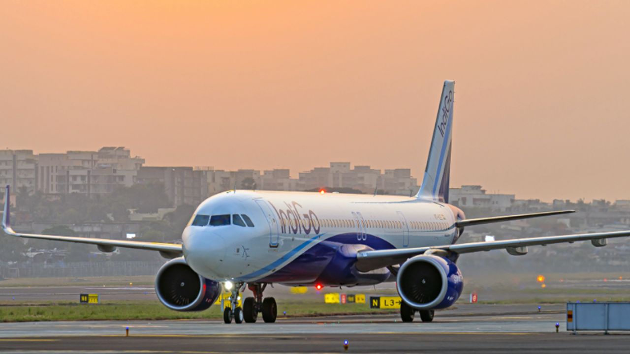 Read more about the article दीपावली से पहले 3 गुना तक महंगा हुआ फ्लाइट्स का किराया, 16,500 रुपये की हुई कोलकाता की फ्लाइट