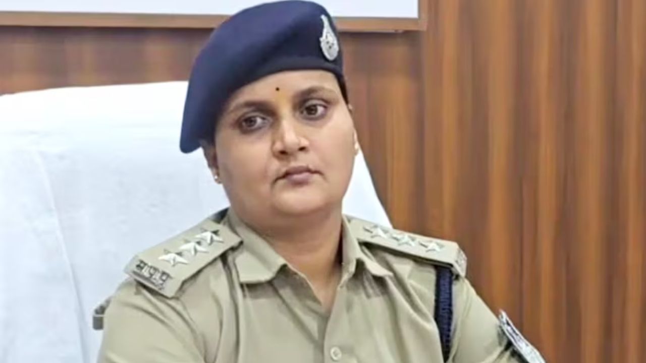 You are currently viewing सिवनी हवाला मनी लूट मामले में CM मोहन यादव का बड़ा एक्शन, SDOP पूजा पांडे गिरफ्तार, 11 पुलिसकर्मियों पर FIR