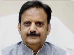 Read more about the article कोल्ड्रिफ कांड पर हाई-लेवल मीटिंग, ड्रग इंस्पेक्टर ने टेस्टिंग में खामियां बताईं, मंत्री ने कहा – “कैमरा बंद करो”; स्वास्थ्य मंत्री राजेंद्र शुक्ल ने बैठक में रिपोर्टर का कैमरा बंद कराया, सवालों के घेरे में पारदर्शिता!